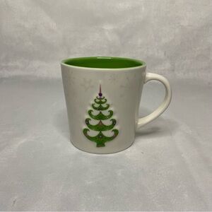 Starbucks 2006 Holiday Embossed Christmas Tree Mug 17oz White Green Snowflakes